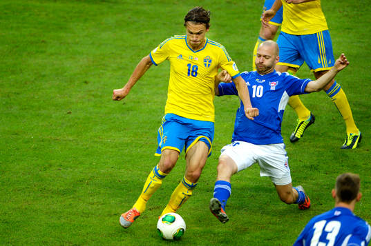 Albin Ekdal, Sverige utmanas av Christian Lamhauge Holst,