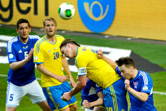Zlatan Ibrahimovic, Sverige i kamp om bollen med Viljormur