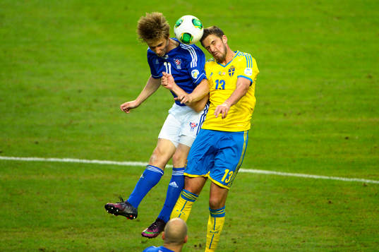 Per Nilsson, Sverige i nickduell med Joan Simun Edmundsson,
