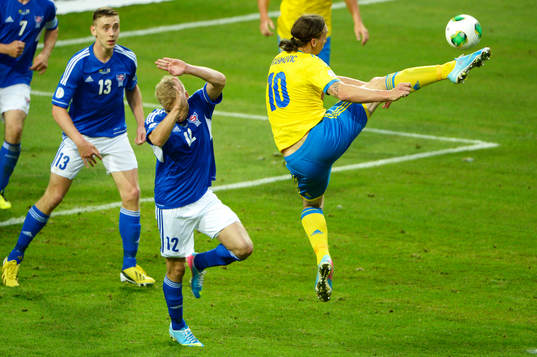 Zlatan Ibrahimovic, Sverige, gör en konstspark