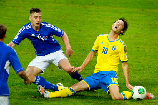 Albin Ekdal, Sverige sträcker sig illa i duell mot Pol