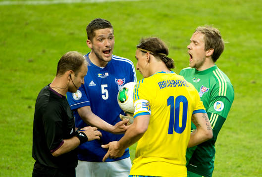 Zlatan Ibrahimovic, Sverige kastar bollen mitt i ansiktet
