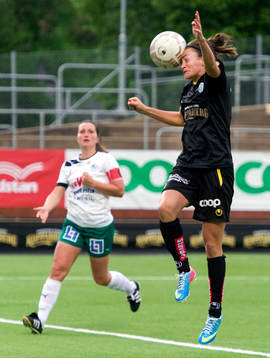Jodie Taylor, Kopparbergs Göteborg, nickar bollen