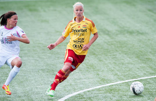 Caroline Seger, Tyresö, konstgräs
