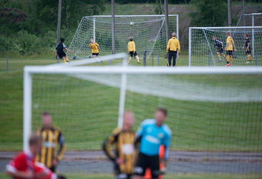 Ungdomsträning på planen bakom A-lagsmatchen