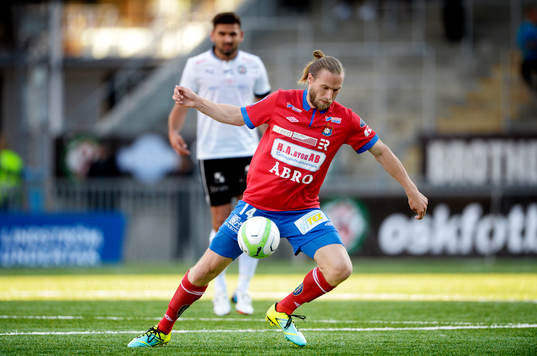 Örgrytes Emil Karlsson i matchen mellan Örebro och
