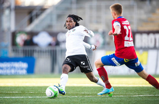 Ayanda Nkili, Örebro SK  i matchen mellan Örebro och