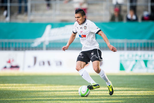 Ahmed Yasin, Örebro SK  i matchen mellan Örebro och