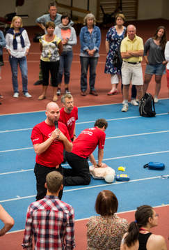 H.K.H. Prins Daniel besöker volontärer som går