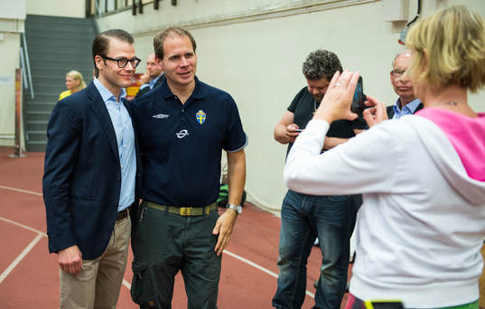 H.K.H. Prins Daniel besöker volontärer som går