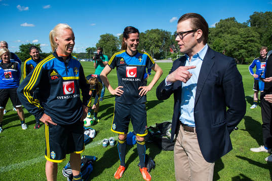 H.K.H. Prins Daniel besöker Sveriges dam landslag