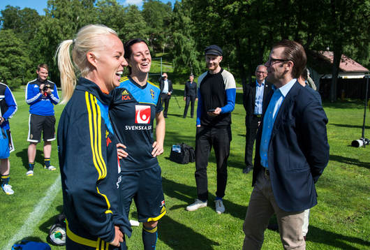 H.K.H. Prins Daniel besöker Sveriges dam landslag