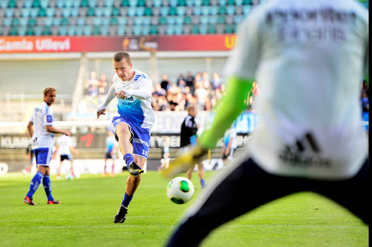 Jakob Johansson, IFK Göteborg, värmer upp