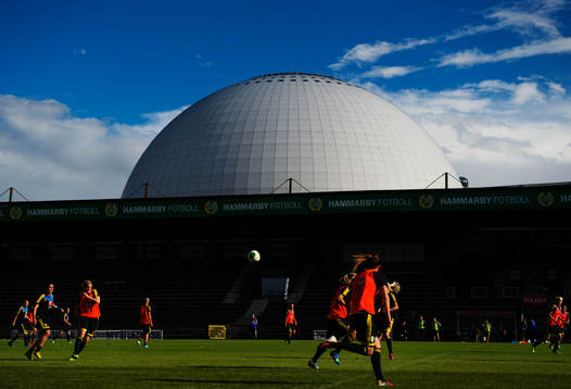 Det svenska damlandslaget i fotboll tränar på