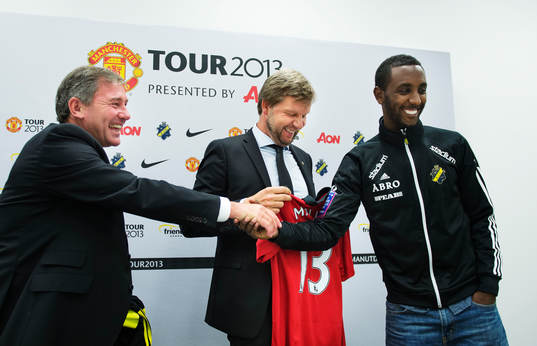 Bryan Robson och Thomas Edselius, vd AIK Fotboll, och Henok