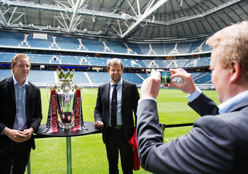 Thomas Edlselius (m), vd AIK Fotboll, blir fotograferad
