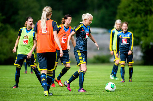 Det svenska damlandslaget tränar på Bosön. Josefine