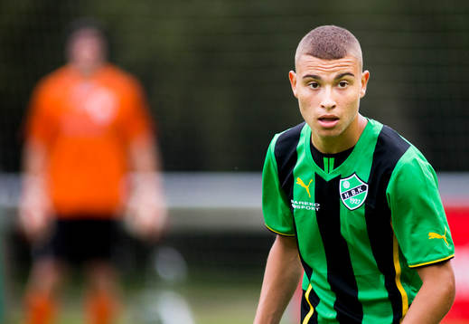 Henrik Larsson på bänken (ej på bild). Medan hans son