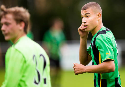 Henrik Larsson på bänken (ej på bild). Medan hans son