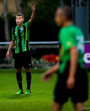 Jordan Larsson, med sin pappa Henrik Larsson i förgrunden