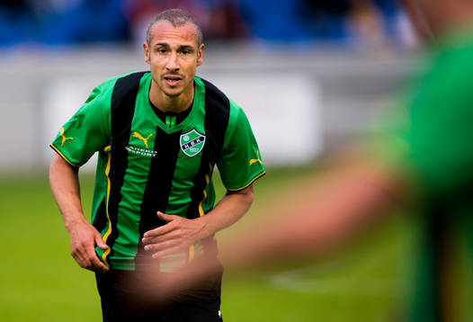 Henrik Larsson spelar en match