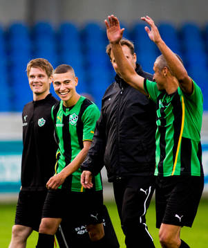 Henrik Larsson spelar en match