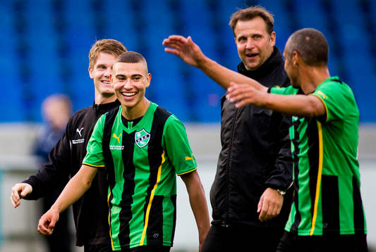 Henrik Larsson spelar en match