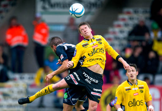Elfsborgs Marcus Rohdén i nickduell med Gefles Mikael