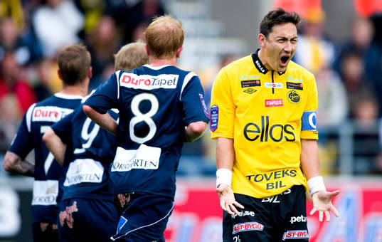 Elfsborgs Stefan Ishizaki skriker ut sin frustration i