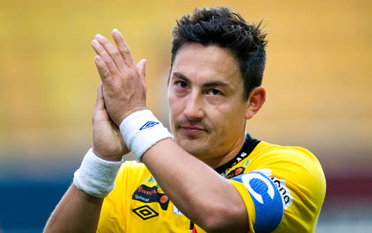 Elfsborgs Stefan Ishizaki tackar publiken