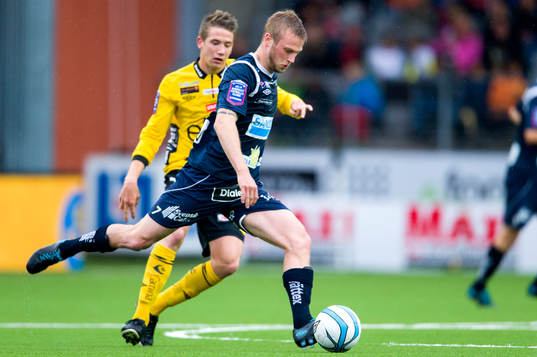 Gefles Alexander Faltsetas driver bollen i