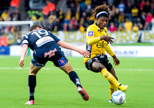 Elfsborgs Mohamed Bangura dribblar förbi Gefles Marcus