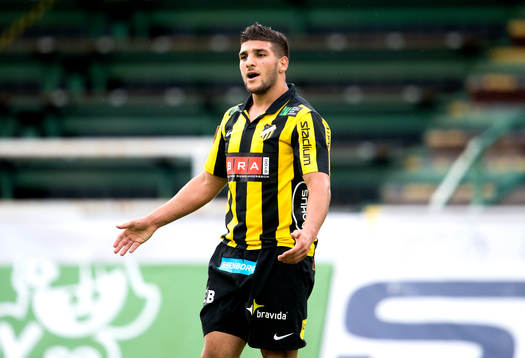 Häckens Moestafa El Kabir ifrågasätter domaren i matchen