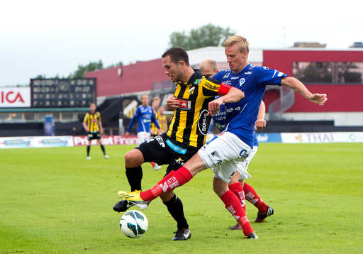 Häckens Martin Ericsson och Åtvidabergs Andreas Dahlén i