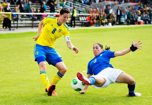 Sveriges Lotta Schelin utmanas av Brasiliens Bagé i