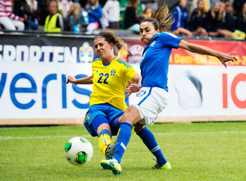 Sveriges Olivia Schough utmanar Brasiliens Marta i