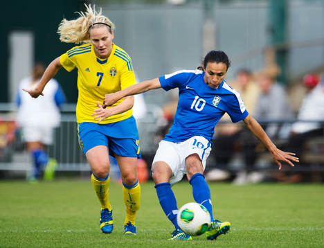 Sveriges Lisa Dahlkvist och Brasiliens Marta i