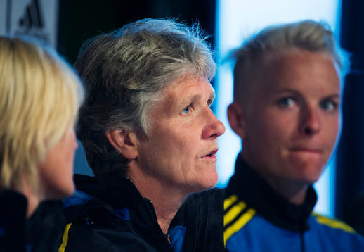 Sveriges förbundskapten Pia Sundhage på en presskonferens