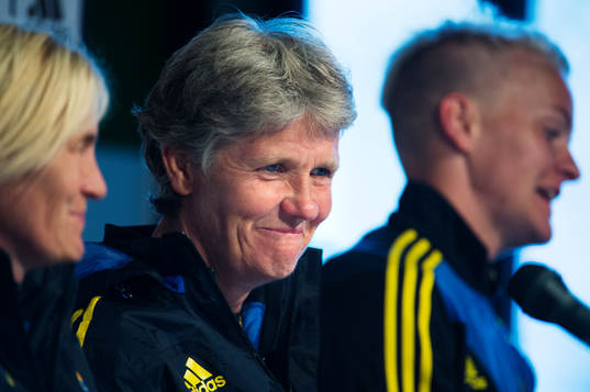 Sveriges förbundskapten Pia Sundhage på en presskonferens