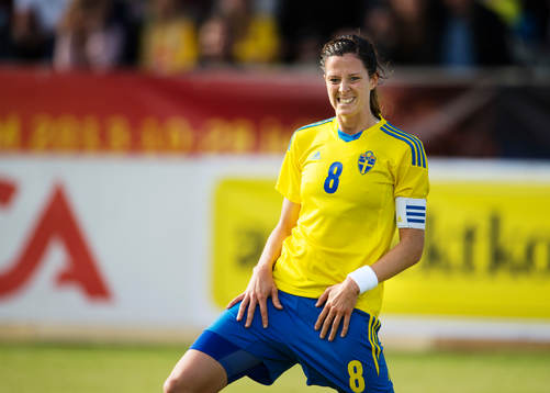 Sveriges Lotta Schelin stretchar