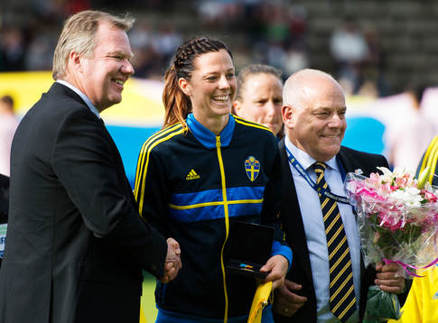 Karl-Erik Nilsson (v), ordförande Svenska