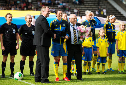 Karl-Erik Nilsson (v), ordförande Svenska