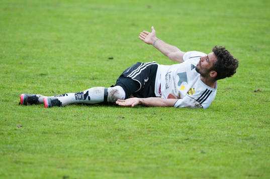 Skada, skadad spelare vill ha frispark