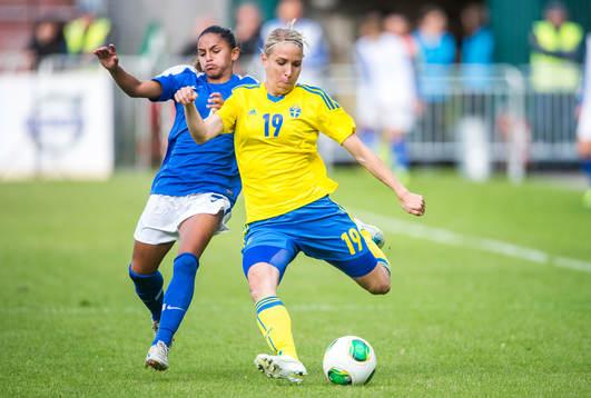 Brasiliens Débinha och Sveriges Elin Magnusson i