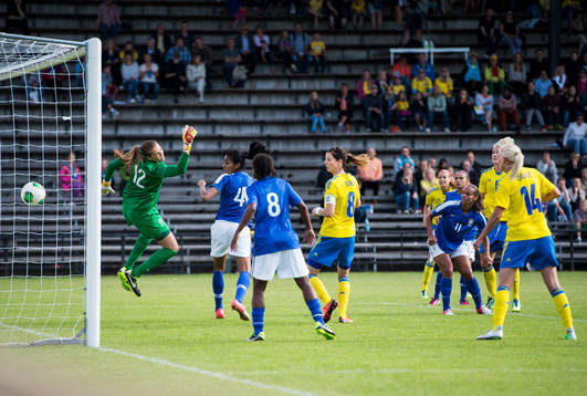 Sveriges Nilla Fischer nickar in 1-0 i träningslandskampen