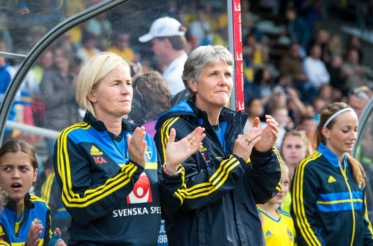 Sveriges assisterande förbundskapten Lilie Persson och