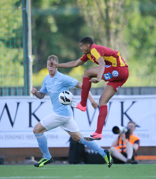 Malmös nr 5 Pontus Jansson och Syrianska nr 8 Osman Sow