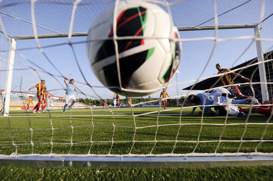 Bläddra bland fler bilder av Fotboll, Allsvenskan, Syrianska - Malmö FF