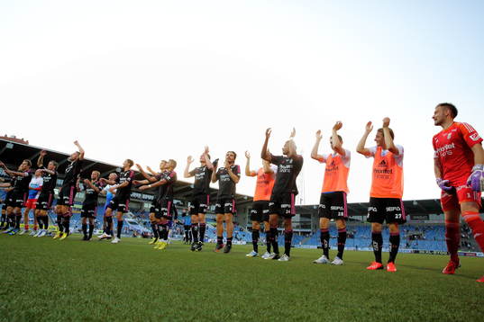 IFK Göteborg segrade med 1-2 och tackar sina supporters i