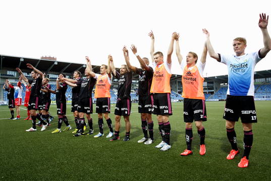 IFK Göteborg segrade med 1-2 och tackar sina supporters i